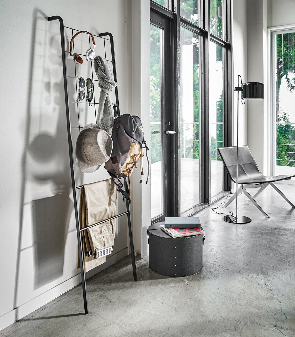 Leaning Ladder with Grid Panel (63 H)  - Steel