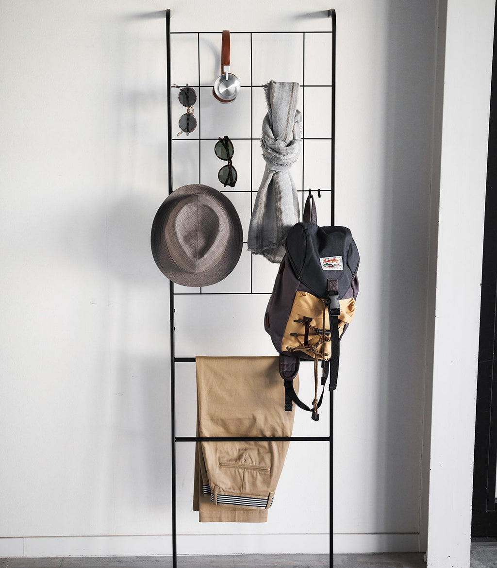 Leaning Ladder with Grid Panel (63 H)  - Steel
