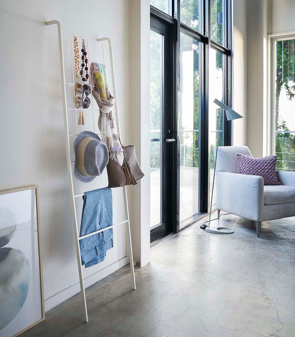 Leaning Ladder with Grid Panel (63 H)  - Steel