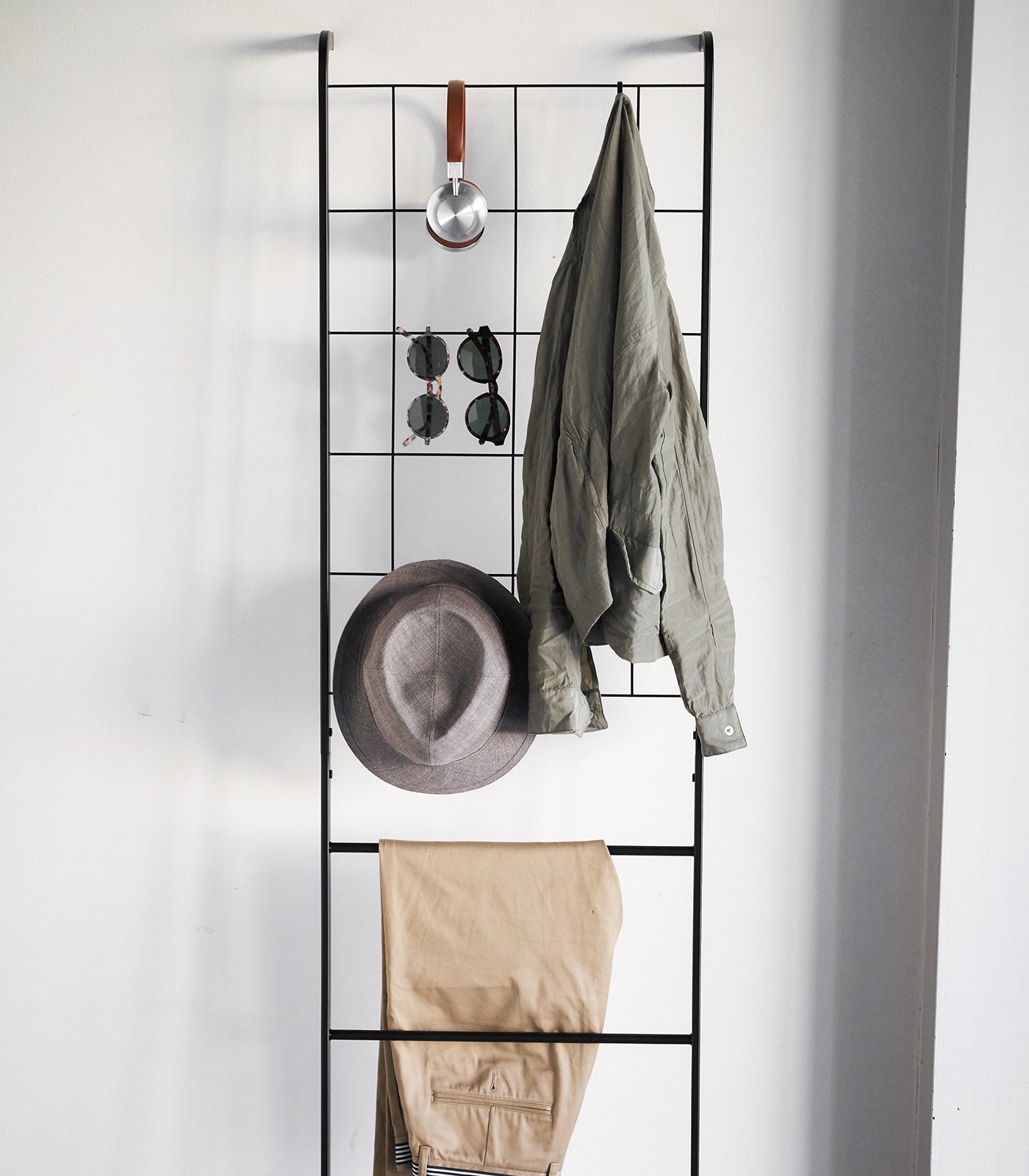 Leaning Ladder with Grid Panel (63 H)  - Steel